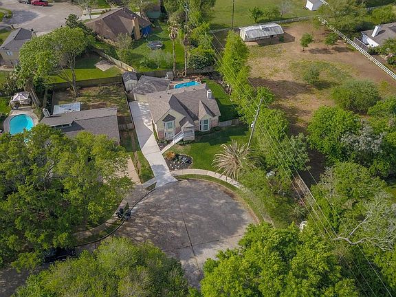 3rd image of 2302 Country Place Dr