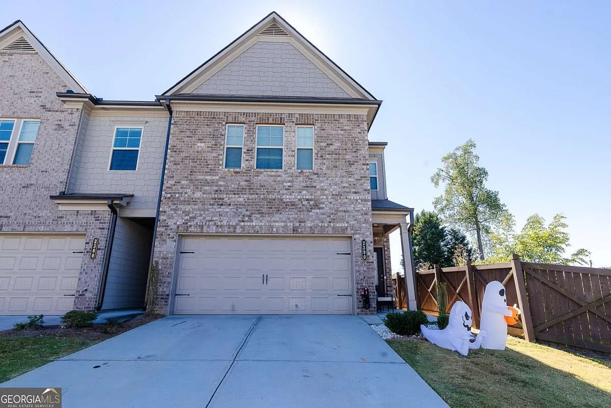 2390 Trelipe Dr photo 1