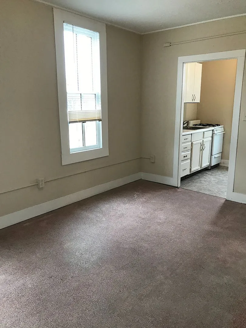 One Bedroom Upstairs Apartment — Photo 2