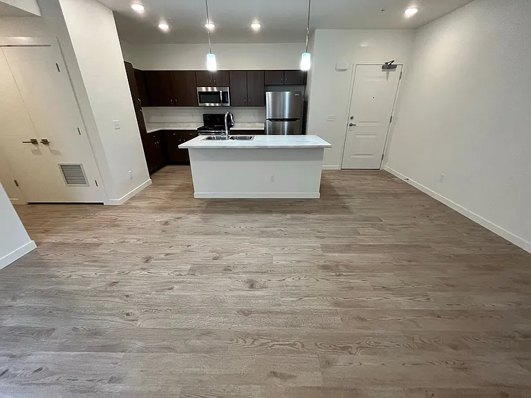 Lexington Sky Apartments — Photo 38