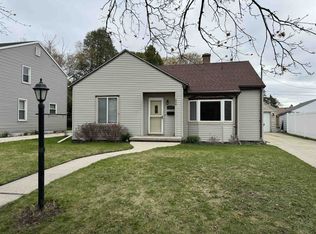 1514 Menasha Ave, Manitowoc, WI 54220