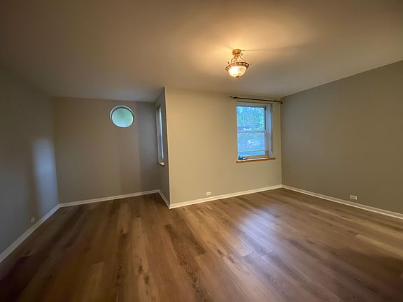3rd image of 4957 N Wolcott Ave #G