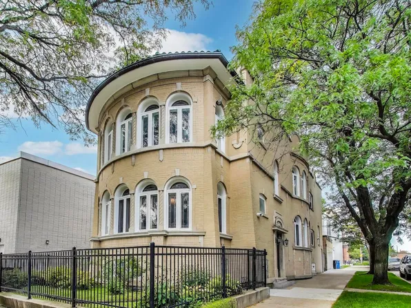 2700 W Carmen Ave, Chicago, IL 60625