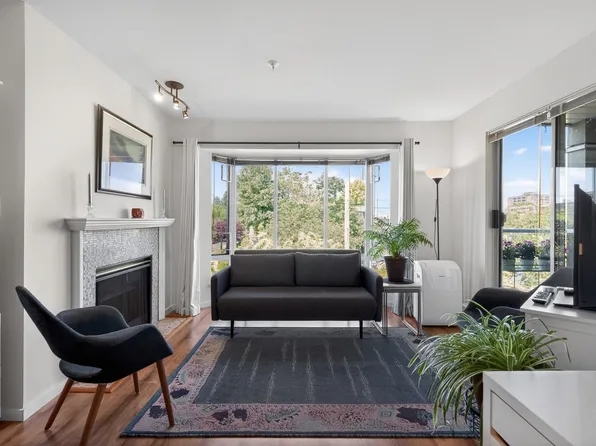 2195 W 5th Ave #305, Vancouver, BC V6K 1S1