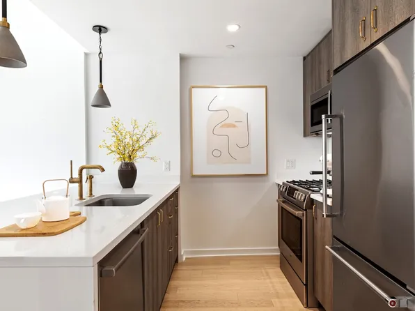 515 West 38th Street image 2 of 27