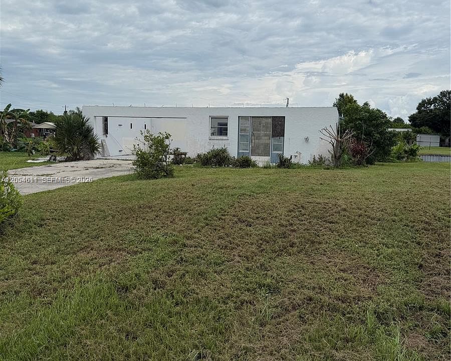 1st image of 1053 Lantern Ln