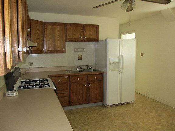 4th image of 1015 Pell St