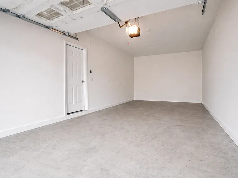 The Apartments At Weatherby — Photo 32