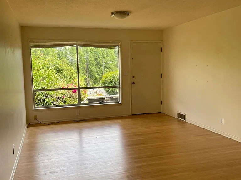 4417 Gilman Ave W — Photo 3