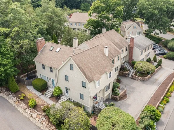 26-26B Pleasant St, Wellesley, MA 02482