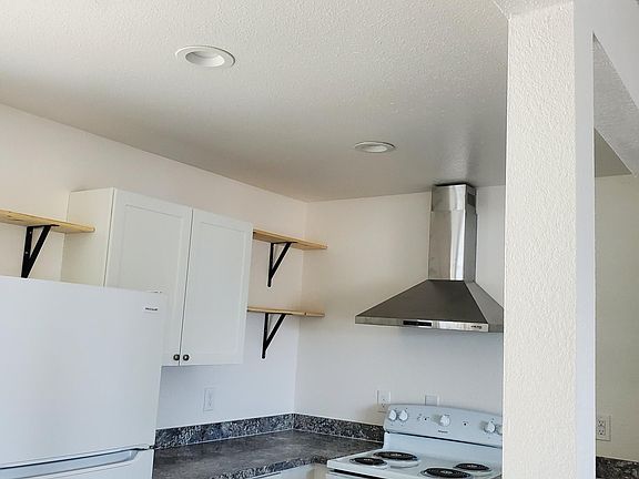 3rd image of 144 S 6th Ave APT 201