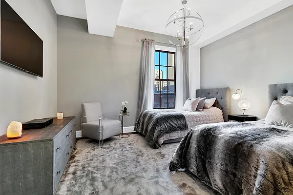 Sold by Douglas Elliman | media 18