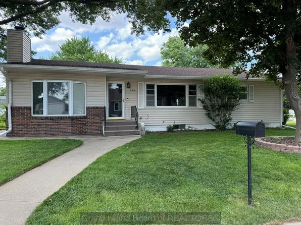 2210 W 14th St, Grand Island, NE 68803
