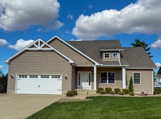 14 Edgewater Ct, Wakeman, OH 44889