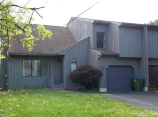 8 Auld Way, Edison, NJ 08817