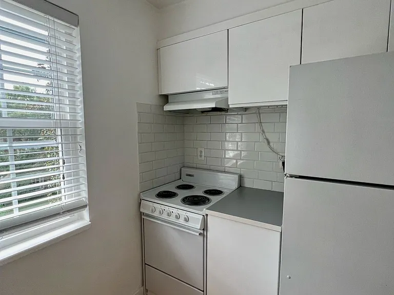 2111 N Scott St #62 — Photo 8
