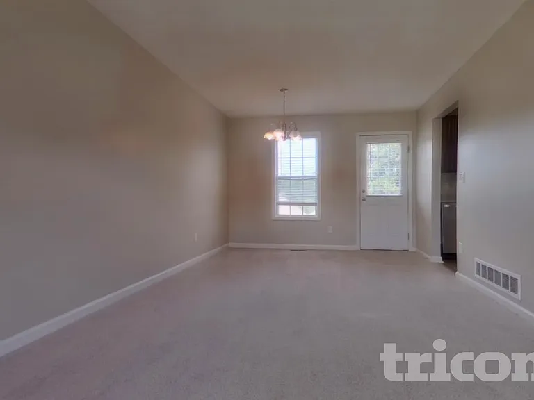 404 Remington Ct — Photo 5