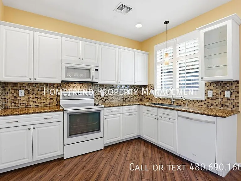 2535 E Vermont Dr — Photo 24