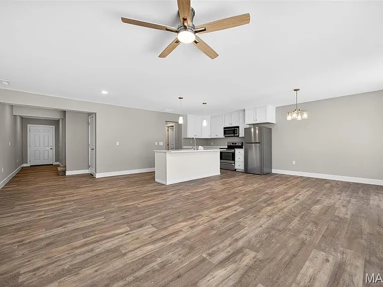 Big open living room area with kitchen and breakfast area adjacent