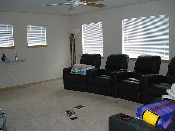 5th image of 420 Golden Pond St
