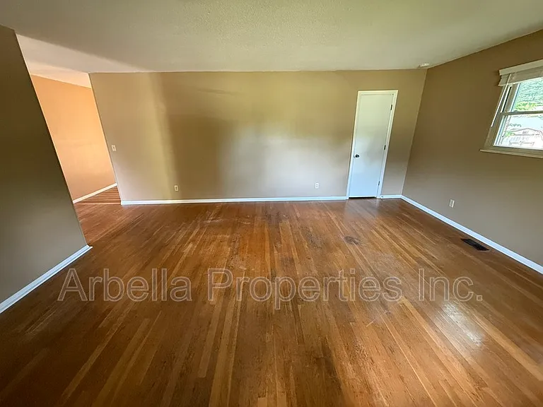 2708 Granbrook Dr — Photo 3
