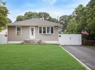 32 Inwood Ave, Selden, NY 11784