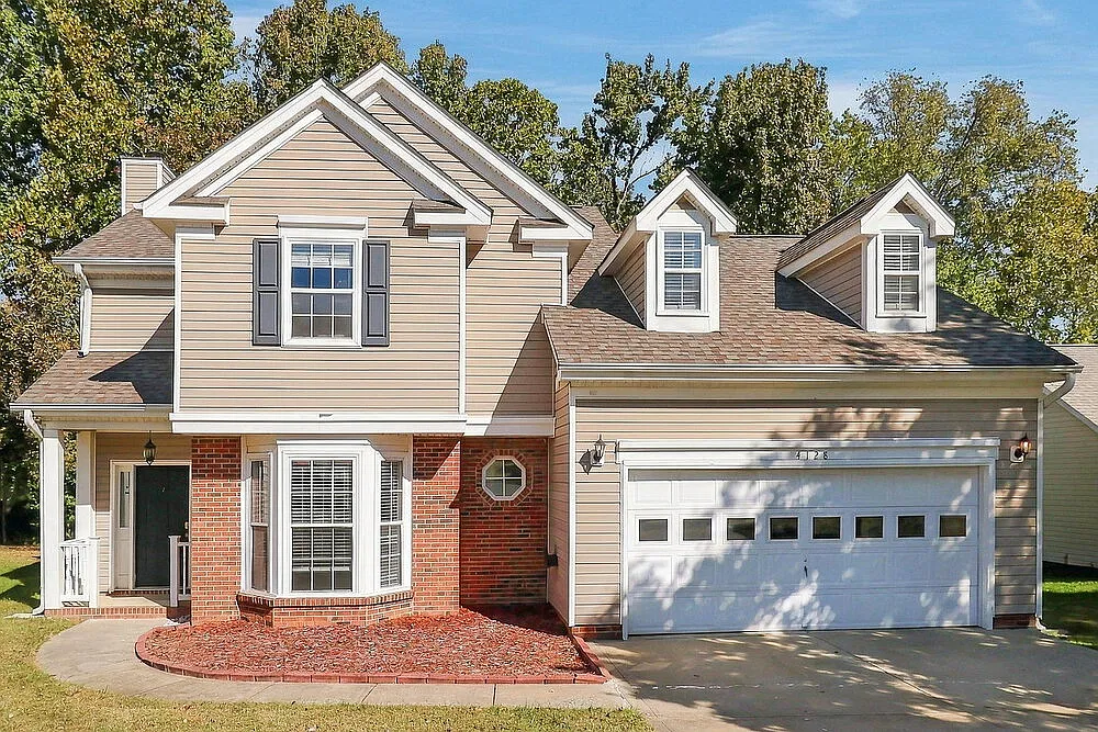 3 bed, 2.5 bath, 1948 sqft, $2,215 — Photo 1