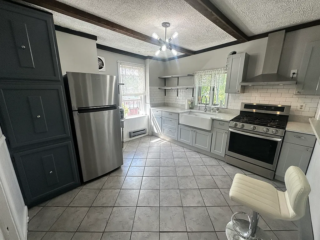 2 bed, 900 sqft, $3,500 — Photo 1