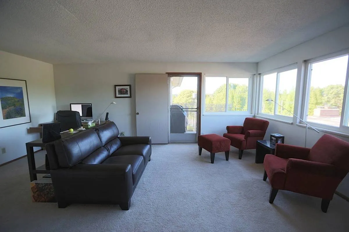 2707 W Jameson St — Photo 4