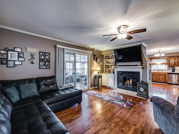 2nd image of 1675 Flintwood Ave