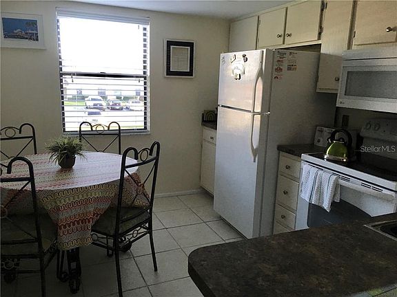 5th image of 302 Windward Pl #1