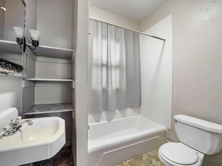 1843 Overland Ave — Photo 3