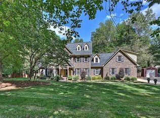 3300 Plantation Rd, Charlotte, NC 28270