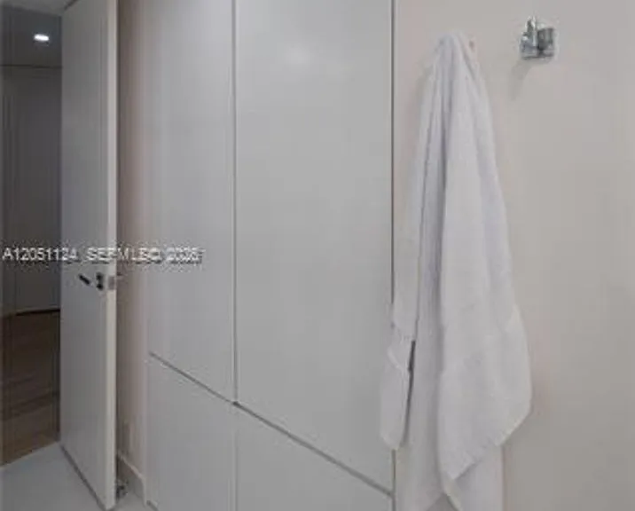1121 Crandon Blvd #CU-D301 — Photo 34