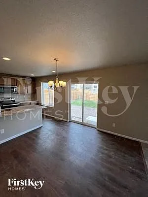 3 bed, 2.5 bath, 1383 sqft, $2,215 — Photo 3