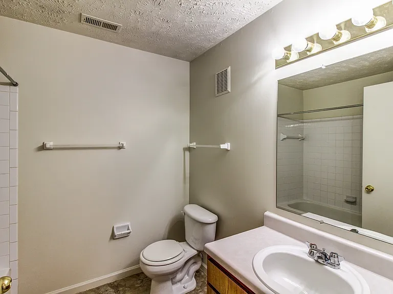 Riverbend Apartment Homes — Photo 7
