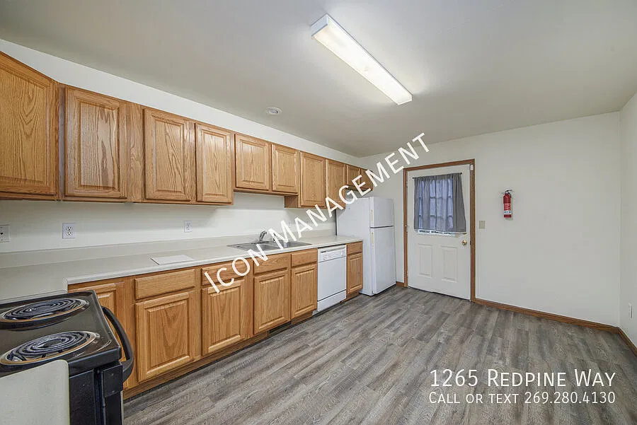 Pre-Leasing Aug 2027! Close To Wmu W/4-Beds, 2 Baths — Photo 2