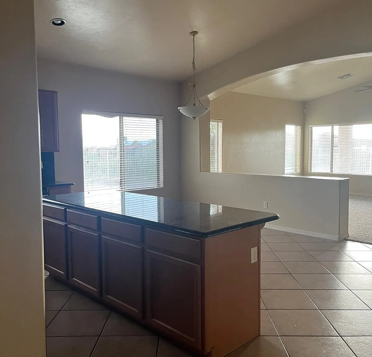4 bed, 3.0 bath, 2704 sqft, $3,300 — Photo 4