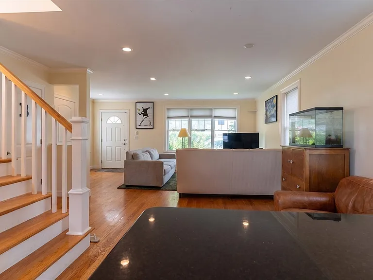 77 Faywood Ave — Photo 8