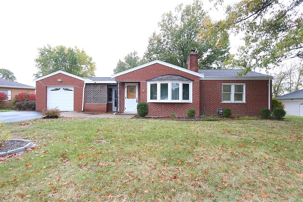 693 Ridgeway Dr photo 1