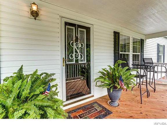 2nd image of 215 Pine Knoll Trl