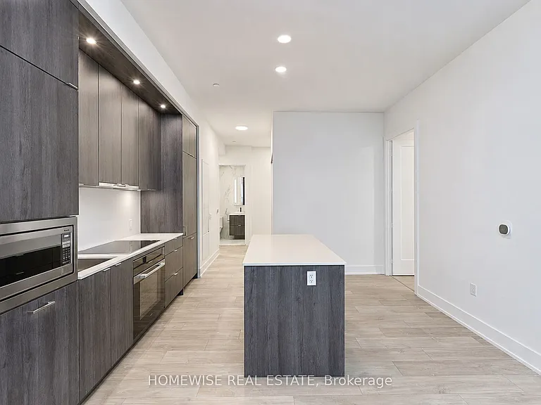 858 Dupont St #Penthouse 28 — Photo 4