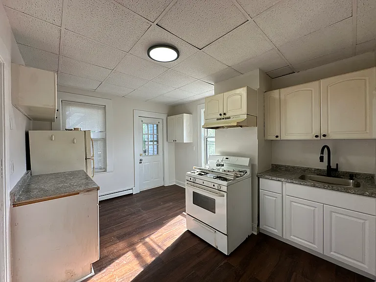 39 Louis St #2 — Photo 10