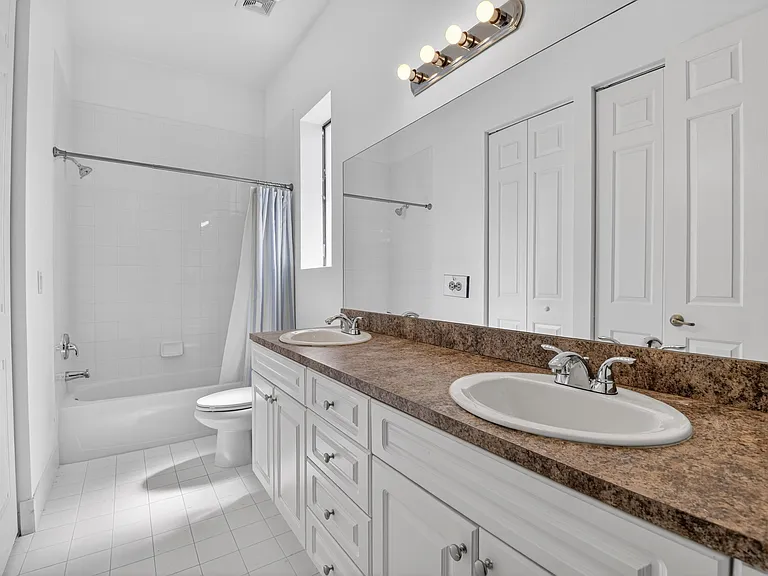 2515 Venetian Ct — Photo 23