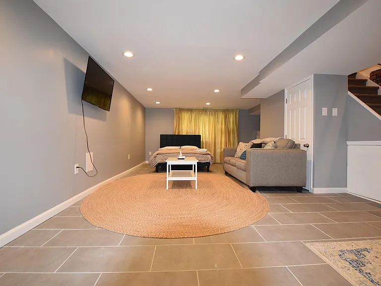 8018 Chelwynde Ave — Photo 13