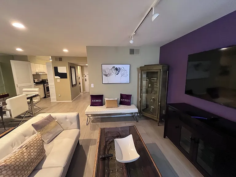 1815 Glendon Ave #101 — Photo 11