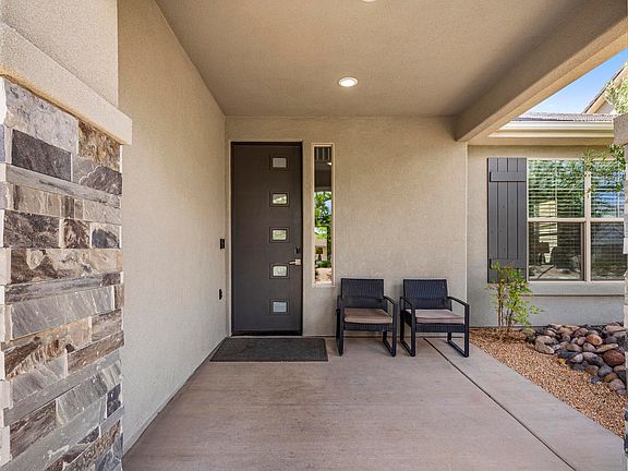 4th image of 379 N Puerta Dr