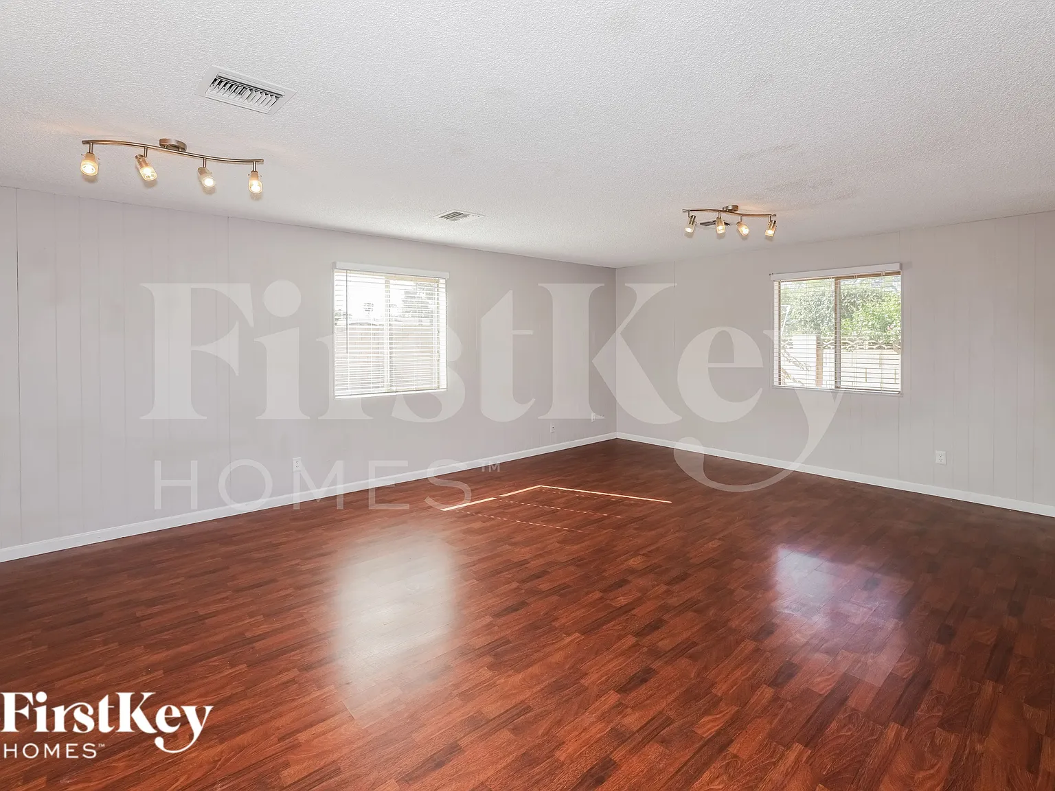3 bed, 2.0 bath, 1961 sqft, $2,420 — Photo 3