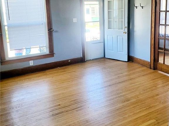 5th image of 1004 Blaine Ave