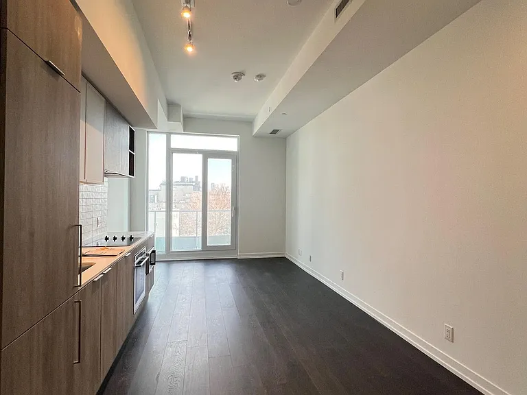 2020 Bathurst St #931 — Photo 11